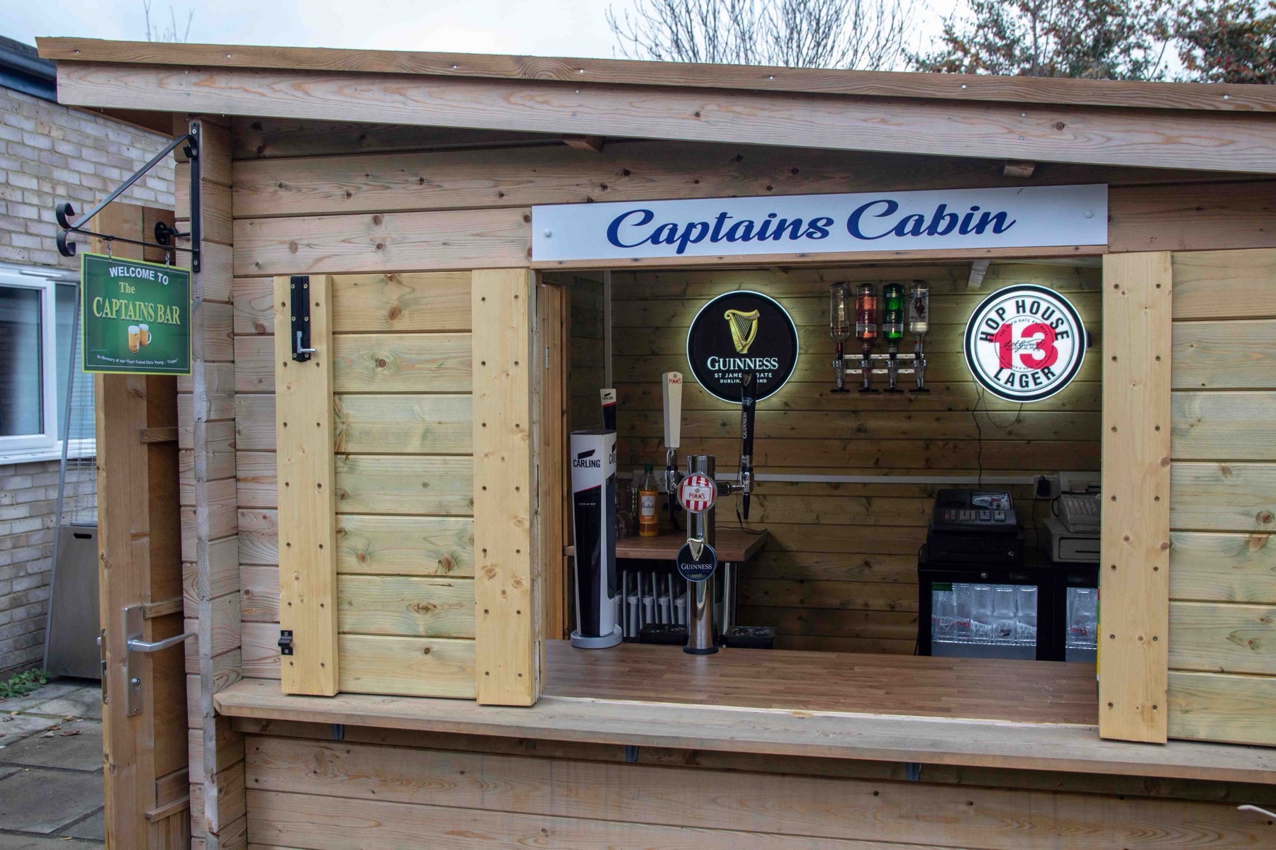 Captain&rsquo;s Cabin outside bar